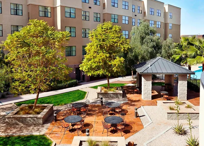 Hotel Courtyard North / Happy Valley 3*