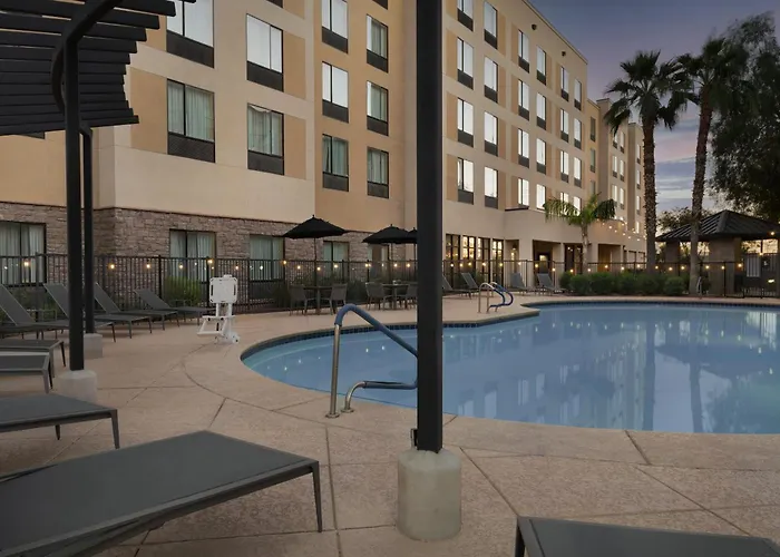 Hotel Courtyard North / Happy Valley 3*