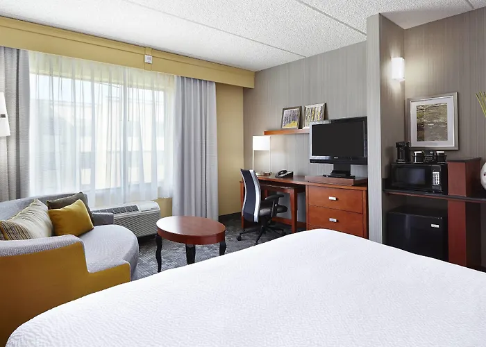 Hotel Courtyard North / Happy Valley 3*