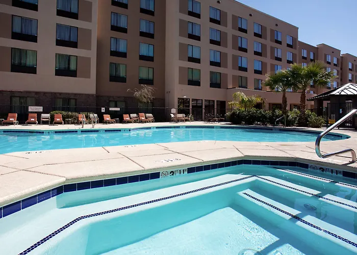 Hotel Courtyard North / Happy Valley 3*