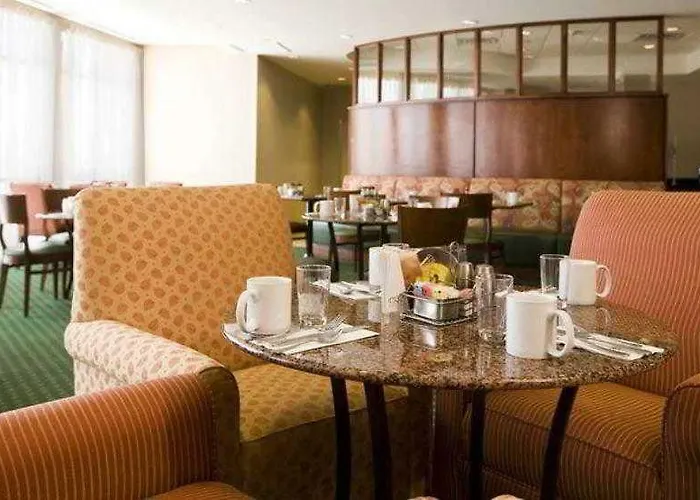 Hotel Courtyard North / Happy Valley 3*